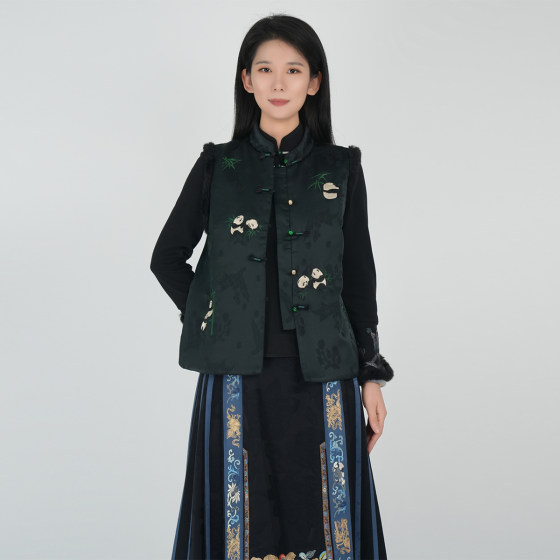 Hucheng Ancient Lady's bride embroidery elegant buckle versatile new Chinese style cotton vest top for women
Hucheng Ancient Lady's bride embroidery elegant buckle versatile new Chinese style cotton vest top for women