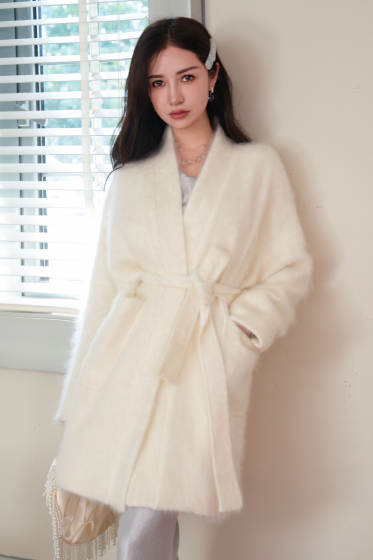 Washed brushed coat for women in autumn and winter new loose lazy style soft and glutinous medium-length jacket cashmere wool coat
Washed brushed coat for women in autumn and winter new loose lazy style soft and glutinous medium-length jacket cashmere wool coat