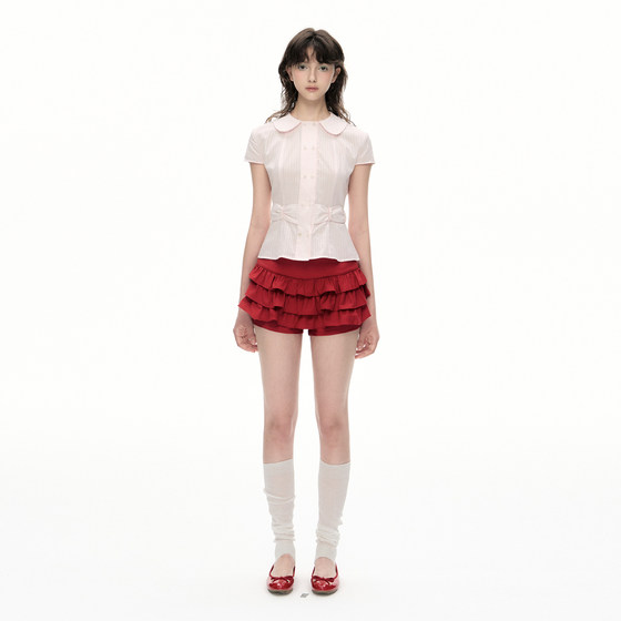 Romance Nanci pink short-sleeved waist-tight double-breasted shirt bow design red skirt suit
Romance Nanci pink short-sleeved waist-tight double-breasted shirt bow design red skirt suit