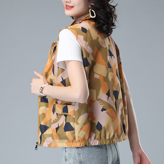 2025 new jacket Spring and Autumn Vest Fashionable Middle-aged Mother Short Vest Casual Loose Printed Standing Collar Cut Shoulder
2025 new jacket Spring and Autumn Vest Fashionable Middle-aged Mother Short Vest Casual Loose Printed Standing Collar Cut Shoulder