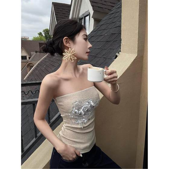 Spliced sequin beautiful back strapless vest for women in summer slim interior design design sleeveless outside wearing hot girl knitted top
Spliced sequin beautiful back strapless vest for women in summer slim interior design design sleeveless outside wearing hot girl knitted top