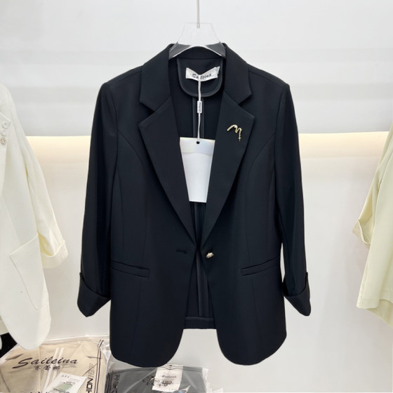 High-end three-quarter sleeve suit jacket for women in summer slim one-button suit versatile small top
High-end three-quarter sleeve suit jacket for women in summer slim one-button suit versatile small top