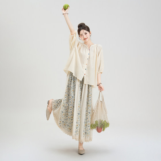 Apricot textured shirt for women in summer new pastoral style lace floral splicing A-line long skirt set
Apricot textured shirt for women in summer new pastoral style lace floral splicing A-line long skirt set