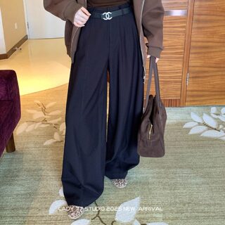 Qi Ge viki P home base modulation and construct midline segmentation three-dimensional compression pleated suit pants 
Qi Ge viki P home base modulation and construct midline segmentation three-dimensional compression pleated suit pants