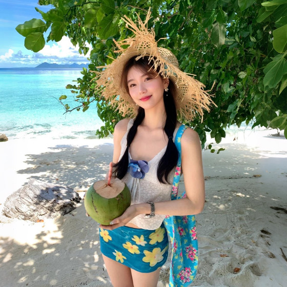 Swimsuits and women's high-end, pure and sexy bikini trousers skirts, small breasts gathered in island vacation hot spring swimsuit
Swimsuits and women's high-end, pure and sexy bikini trousers skirts, small breasts gathered in island vacation hot spring swimsuit