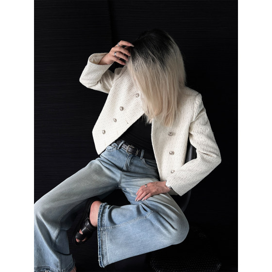 PAPERLLL Xinjian Middle-aged Xiaoxiang Early autumn stand-up collar double-breasted short top retro small fragrant jacket for women
PAPERLLL Xinjian Middle-aged Xiaoxiang Early autumn stand-up collar double-breasted short top retro small fragrant jacket for women