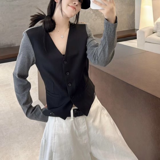 European Station 2025 Autumn European Goods Style Female Style V-neck Breasted Suit Fabric Spliced Short Style Cardigan
European Station 2025 Autumn European Goods Style Female Style V-neck Breasted Suit Fabric Spliced Short Style Cardigan
