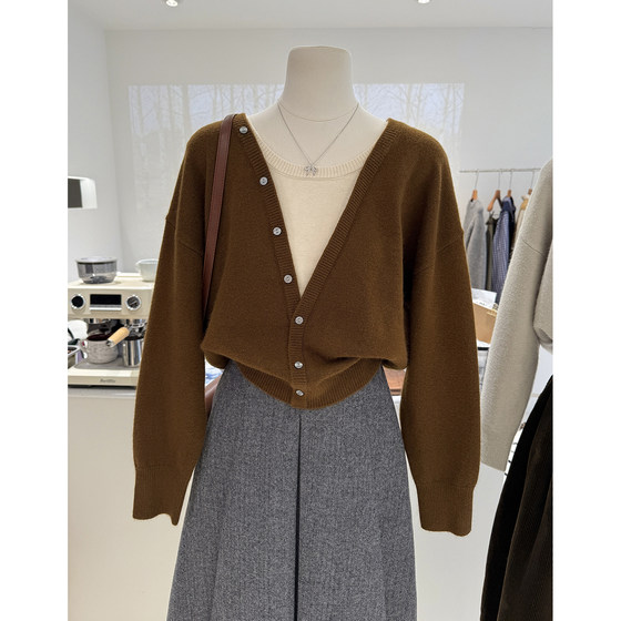 Autumn and winter new round neck splicing fake two-piece design irregular buttons loose long-sleeved pullover sweater tops for women 
Autumn and winter new round neck splicing fake two-piece design irregular buttons loose long-sleeved pullover sweater tops for women