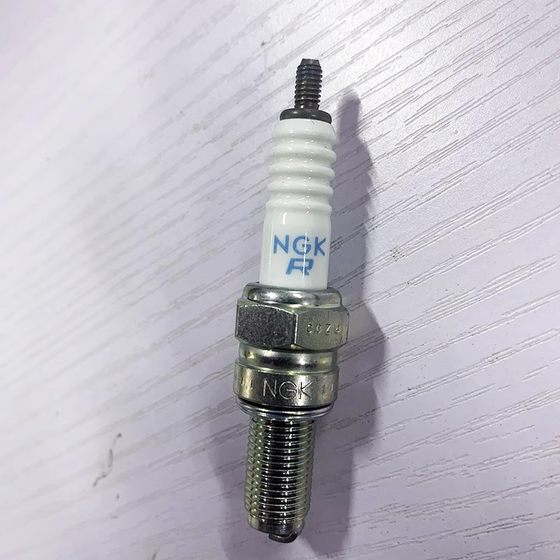 Sai 600 Sai 550/400/350 flash 500/300 Huanglong BN600TNT302NGK spark plug CR8E one 
Sai 600 Sai 550/400/350 flash 500/300 Huanglong BN600TNT302NGK spark plug CR8E one