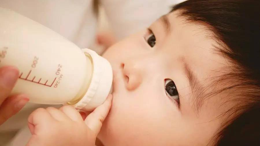 冲奶粉时产生泡泡对宝宝有害？无泡才好？