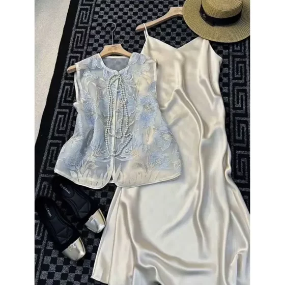 2025 summer sun protection new Chinese style women's clothing with a complete set of heavy industry embroidery set suspender two-piece set
2025 summer sun protection new Chinese style women's clothing with a complete set of heavy industry embroidery set suspender two-piece set