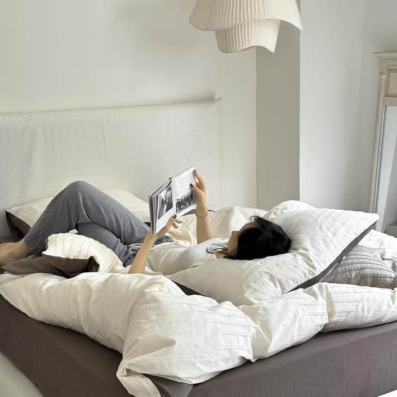 Class A textured cotton jacquard cotton four-piece GTZ set autumn and winter quiet Japanese quilt cover sheets and fittings three sets
Class A textured cotton jacquard cotton four-piece GTZ set autumn and winter quiet Japanese quilt cover sheets and fittings three sets