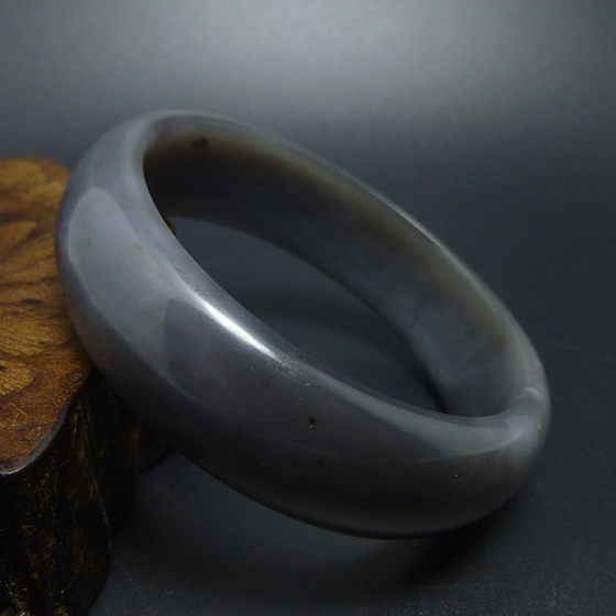 Yu Jian Boutique Hetian Yu Mo Yu Qinghua Rare purple bracelet Inner diameter 59mm market price 20,000 guaranteed certificates
Yu Jian Boutique Hetian Yu Mo Yu Qinghua Rare purple bracelet Inner diameter 59mm market price 20,000 guaranteed certificates