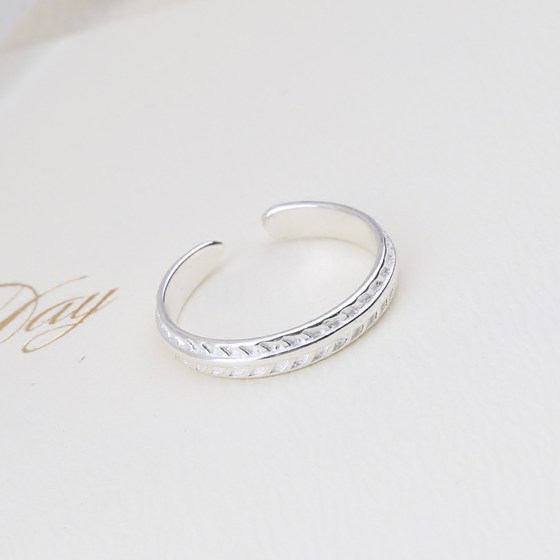 Small fresh design feather S925 sterling silver adjustable fashion Korean version ring joint ring literary ring women
Small fresh design feather S925 sterling silver adjustable fashion Korean version ring joint ring literary ring women