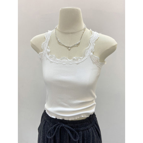 Lace U-neck bottom sleeveless suspender vest for women in summer wear wide shoulder straps covering the breasts slim fitting anti-exposure top
Lace U-neck bottom sleeveless suspender vest for women in summer wear wide shoulder straps covering the breasts slim fitting anti-exposure top
