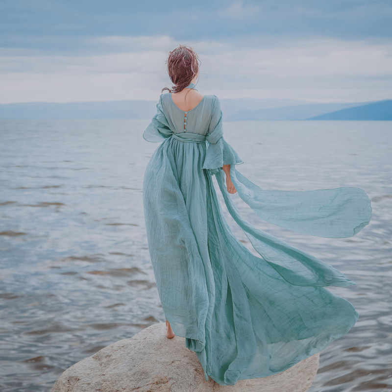 然而今年的长裙什么款式是最美?哪些舒适又时髦?