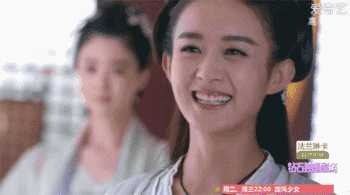 着团子看过几眼赵丽颖的剧之后 都记住了她圆圆的小脸蛋 和甜甜的笑容