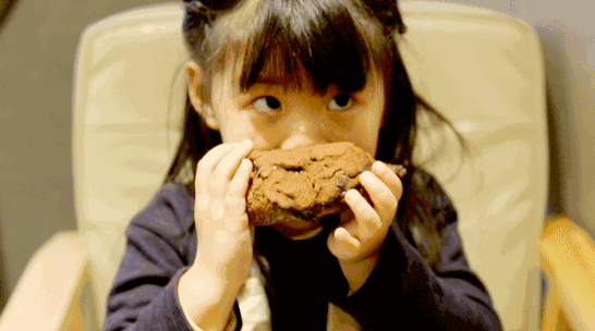 一定要手抓着吃才过瘾,啃完立马变成吃土少女!