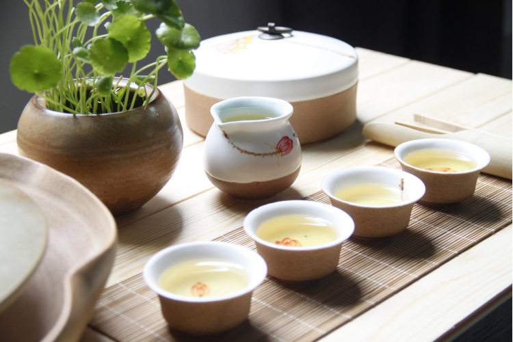 夏天易打盹 沏壶好茶醒醒脑