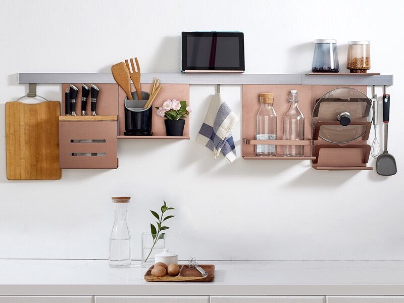 厨房的空间收缩术，厨具也能搬上墙