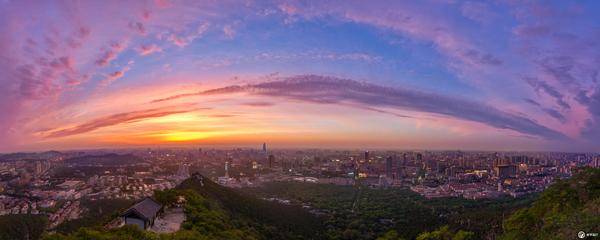 济南:城市上空的一年半载