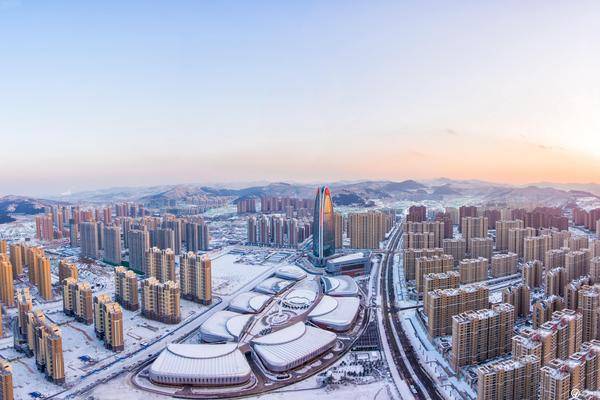 济南:城市上空的一年半载