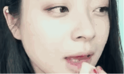 口红之前用再合适不过了 2用遮瑕膏盖掉唇线 每个人原本的唇色都是不