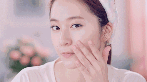 双十一的临近,满大街都能看到化了妆的妹子们逛街买衣服,妆容和风格