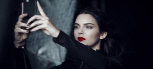 说kendall是街拍界的劳模也不为过,光是大衣穿搭,都贡献了好多精彩