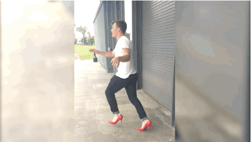 这世界只有两种女人 一种是穿高跟鞋另一种不穿