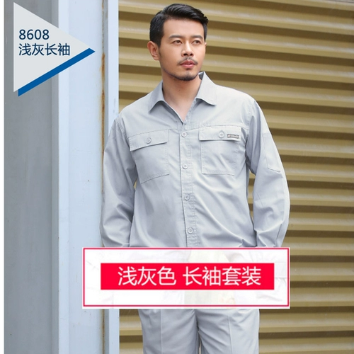 Лето притворяется человеком, который строит старую и турбулентную оценку практики трудовой практики