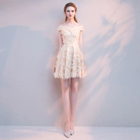 Короткий, цвета шампанского, открытые плечи