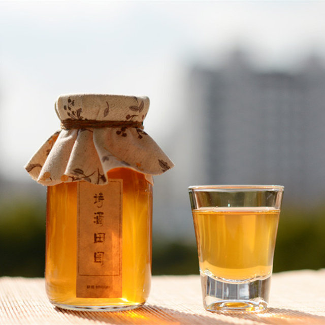 去购买 这款为青梅子酒,味道十分的独特,喝着很爽口,青梅子含有许多