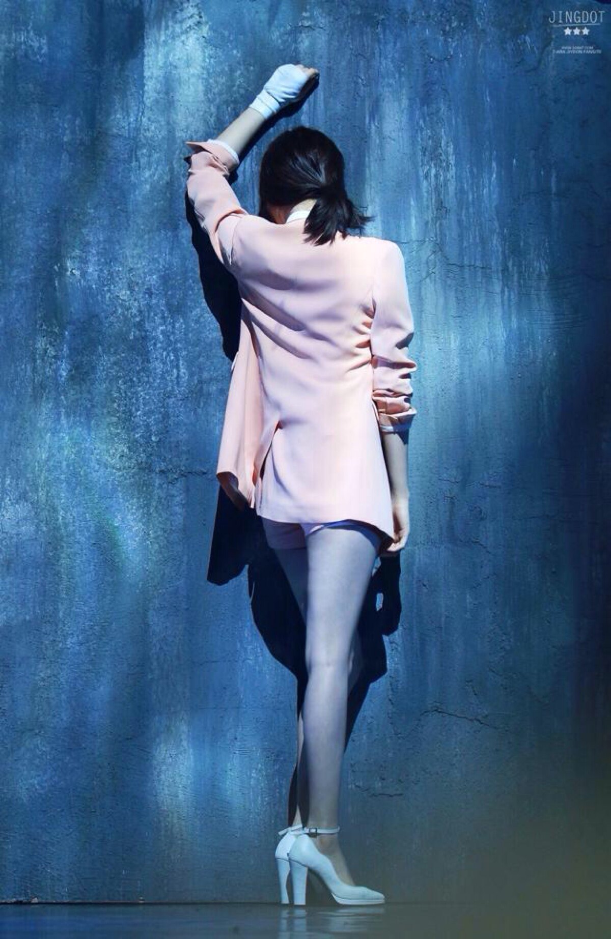 工具diy一下哦~ 去购买 **朴智妍 **先来张背影杀~要不要点赞看你了哟