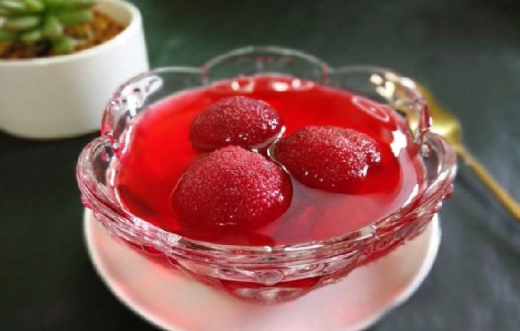 每日食谱:夏日清凉饮品——杨梅汤