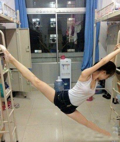 劈叉怎么练#,劈叉如何练神功秘籍曝光