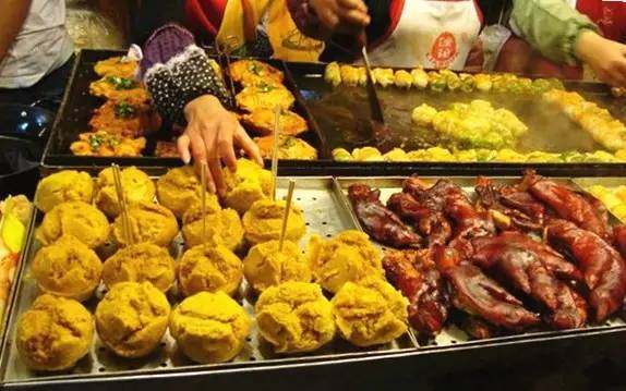 成都10条夜市的30家扛把子美食,排队都要吃!