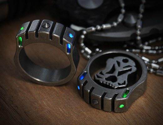 手戴一件小指虎,敢笑拉登不丈夫