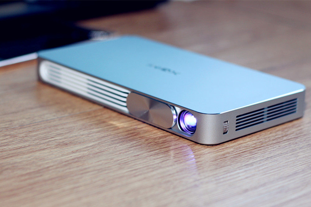 百寸巨屏如影随行,极米z4air开箱分享