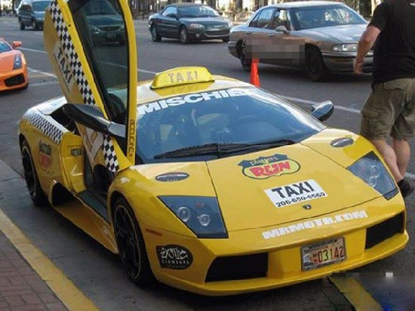 迪拜的出租车竟然是这样 万万没想到!