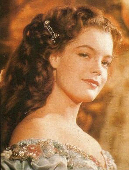 《茜茜公主:年轻的皇后》上世纪50年代,奥地利拍了《茜茜公主》三部曲