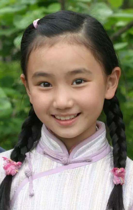 如今的叶子长这样,一直觉得她不像舒畅,刘楚恬,宋祖儿那样小时候美得