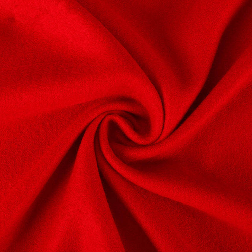 羣人的目光 去购买 不管是当作围巾还是披肩,一块大红色的围巾都能让