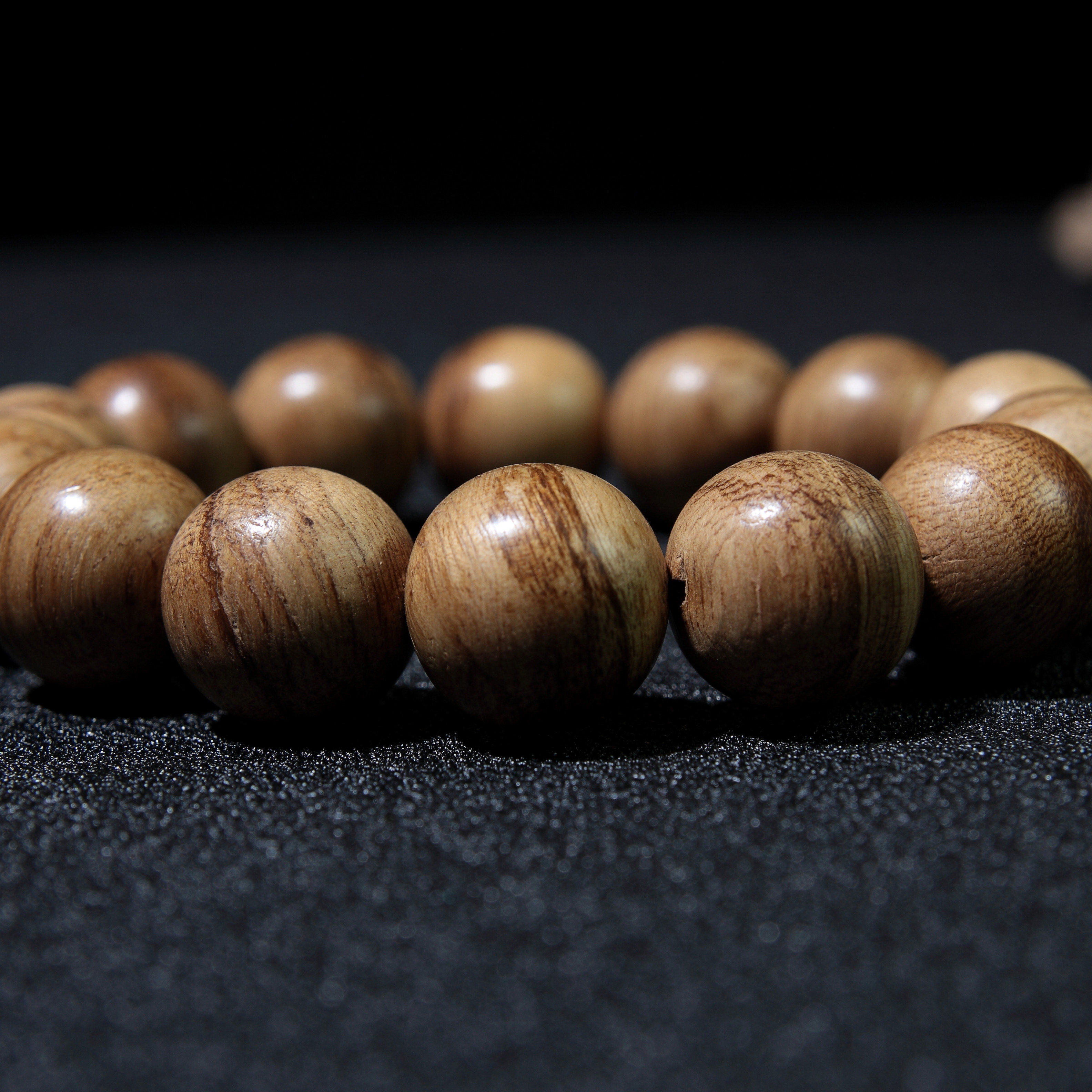 (一),根据不同的产地划分根据产地可以分为国产沉香和进口沉香两种.