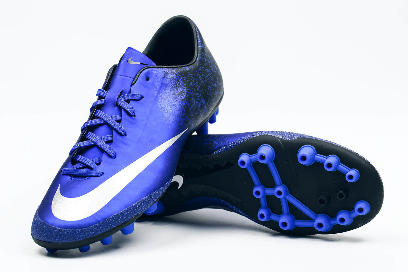 nike mercurial victroy v cr7 ag-r足球鞋是c罗专属鞋款的中端款式