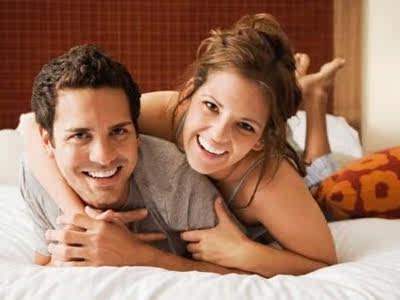 事后倒立,枕头垫高臀部,真的有助於怀孕?