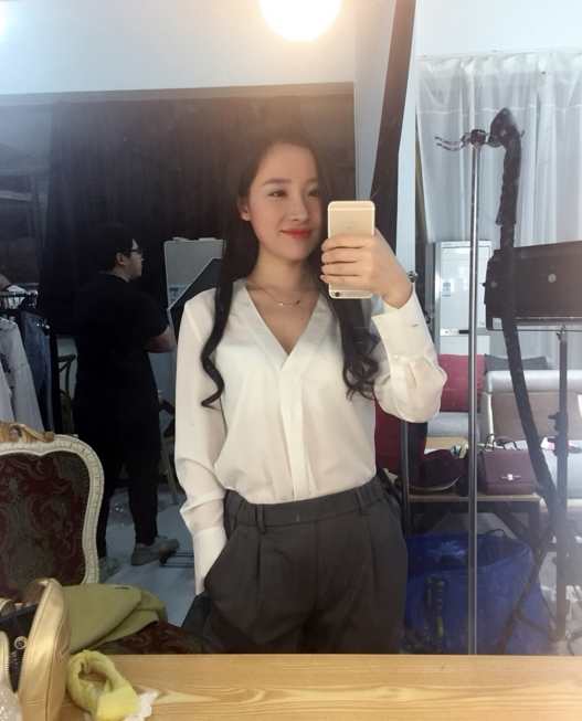 ayawawa:女神都是要补妆的!