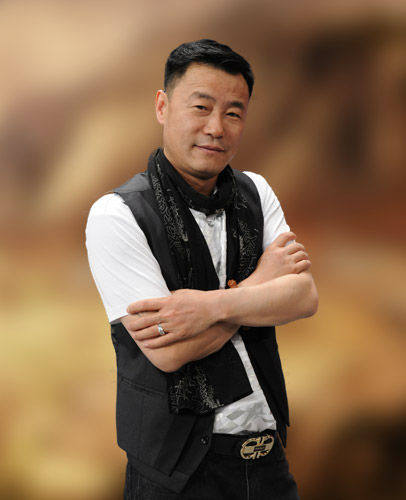 在各媒体报道中,都把曾在电视剧《刘老根》中成功扮演了冯乡长的已故