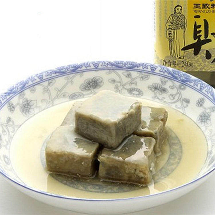 腐乳又称豆腐乳,是中国流传数千年的汉族传统民间美食,腐乳的表面呈