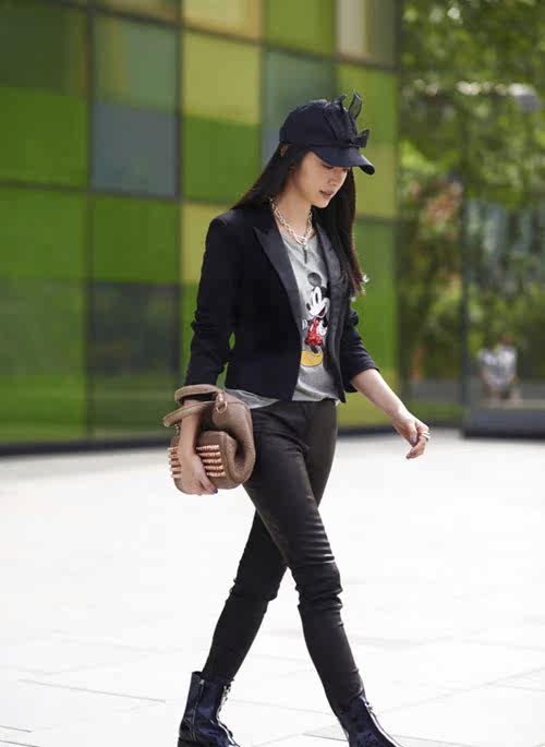 母爱光环能变美!时尚圈最会穿衣超级辣妈